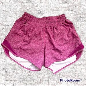 Lulu low rise 4” hotty hot shorts in heather lux fuschia
